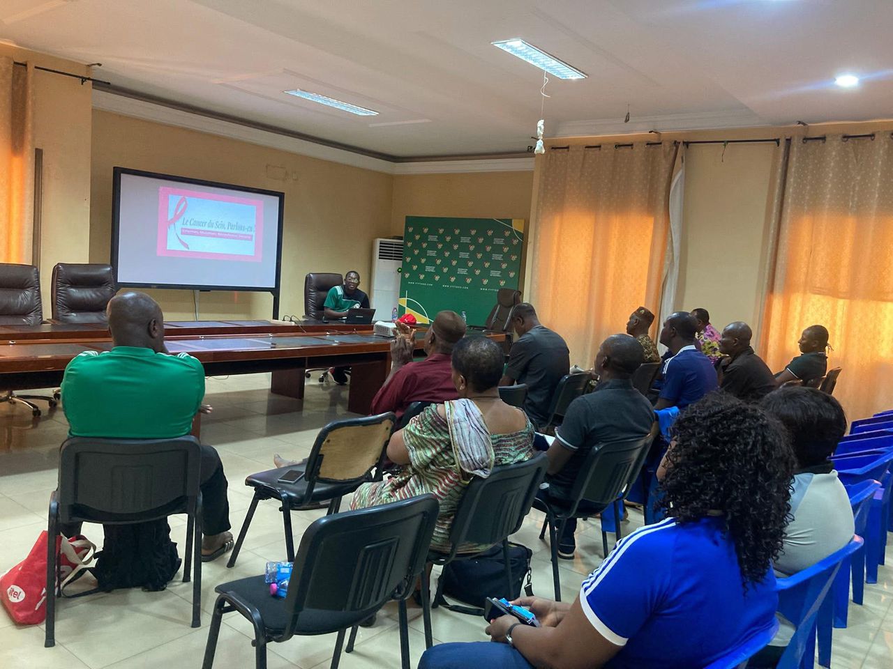  une séance de sensibilisation sur le cancer du sein, du col de l’utérus et de la prostate